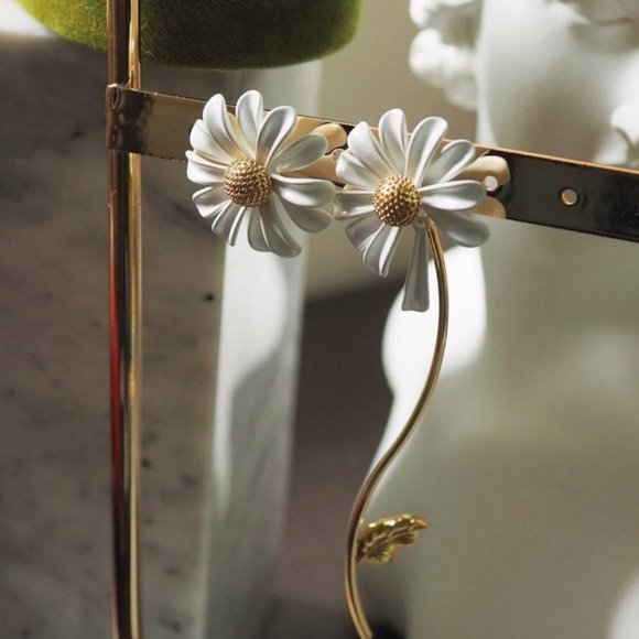Kate Spade flower AB earrings - Picture 2 of 4